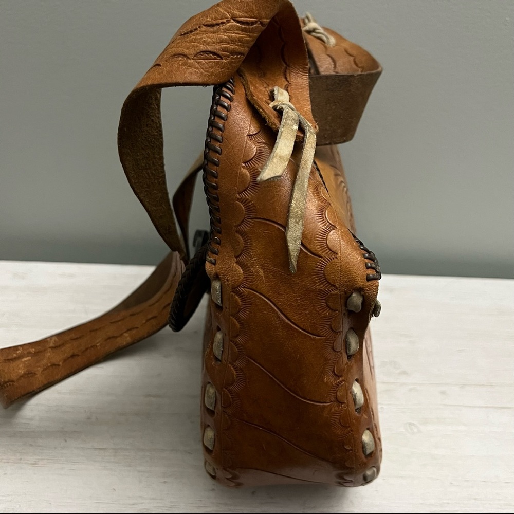 Vintage 70s 80s Hand Tooled Buckstitched Leather Shoulder Saddle Bag - Picture 5 of 16
